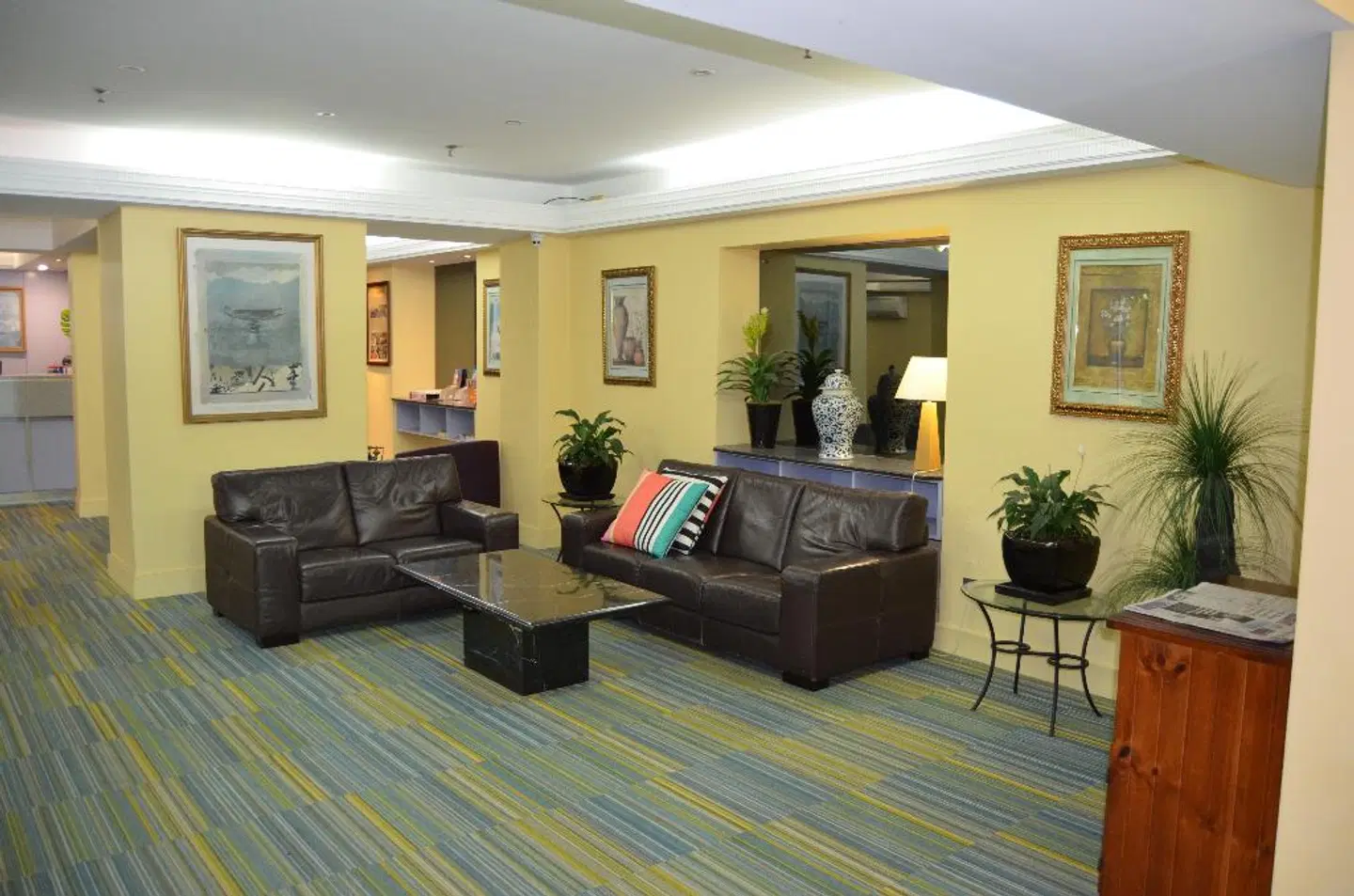 Devere Hotel LOUNGE_LOBBY