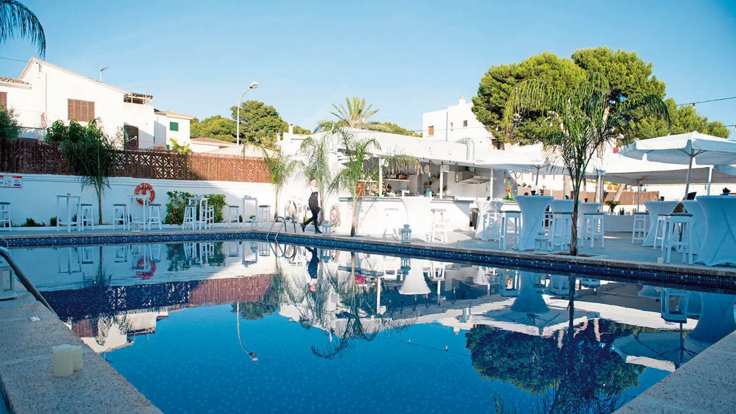Chevy Hotel & Suites OUTDOOR_POOL