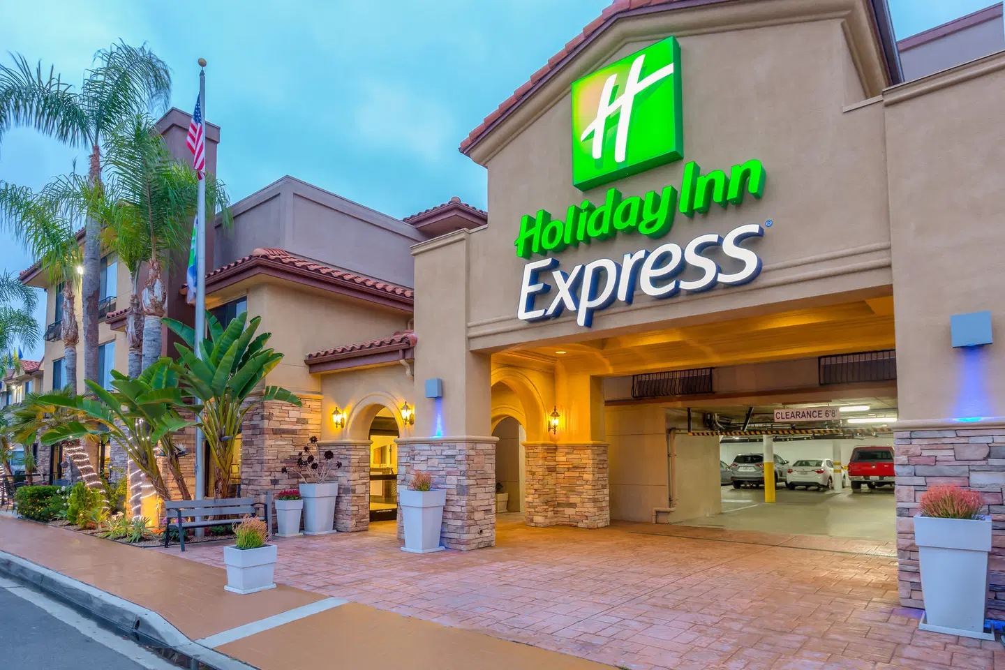 Holiday Inn Express San Diego-Sea World Area EXTERIOR