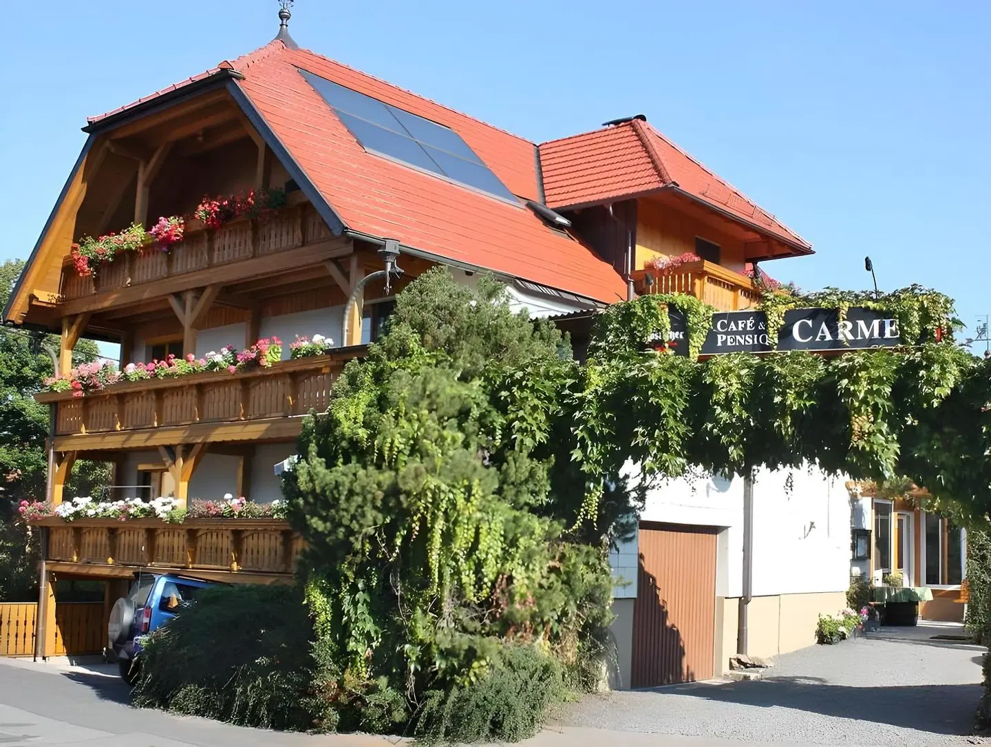 Carmen EXTERIOR