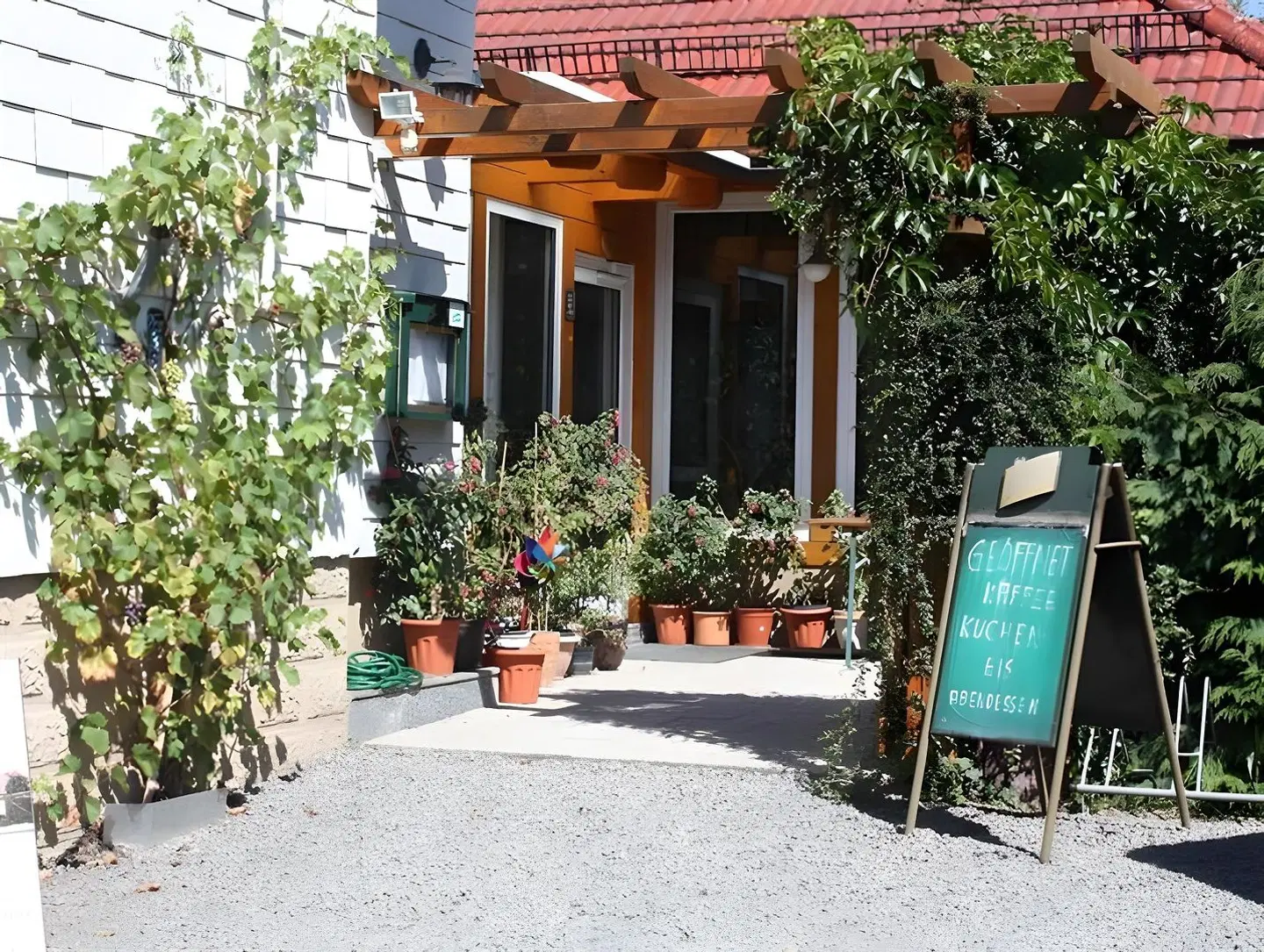 Carmen EXTERIOR