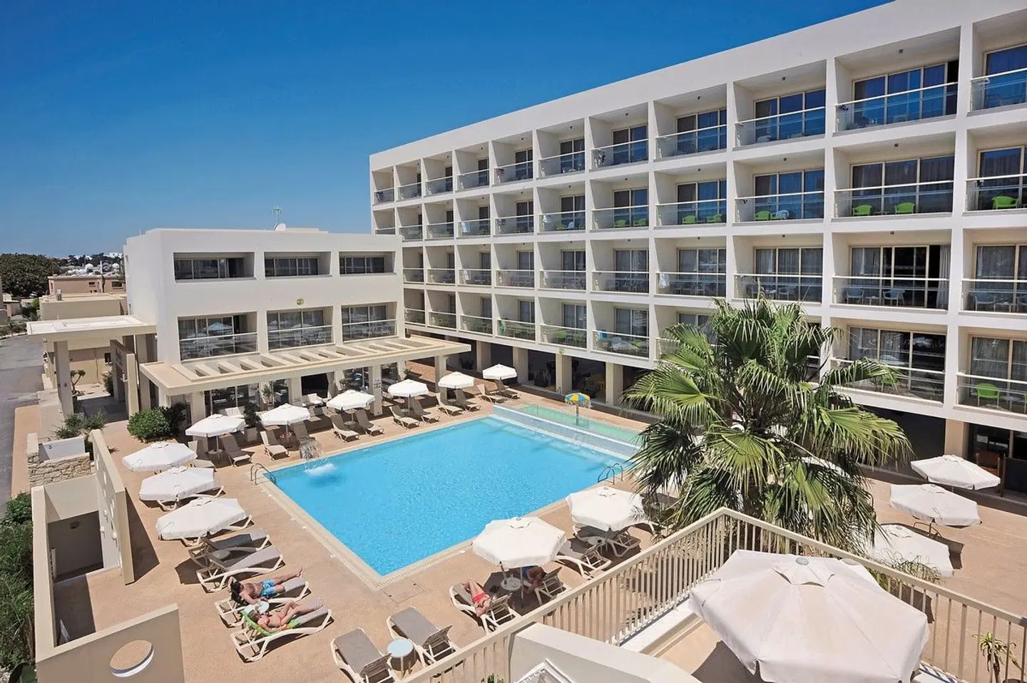 Nelia Gardens Hotel OUTDOOR_POOL