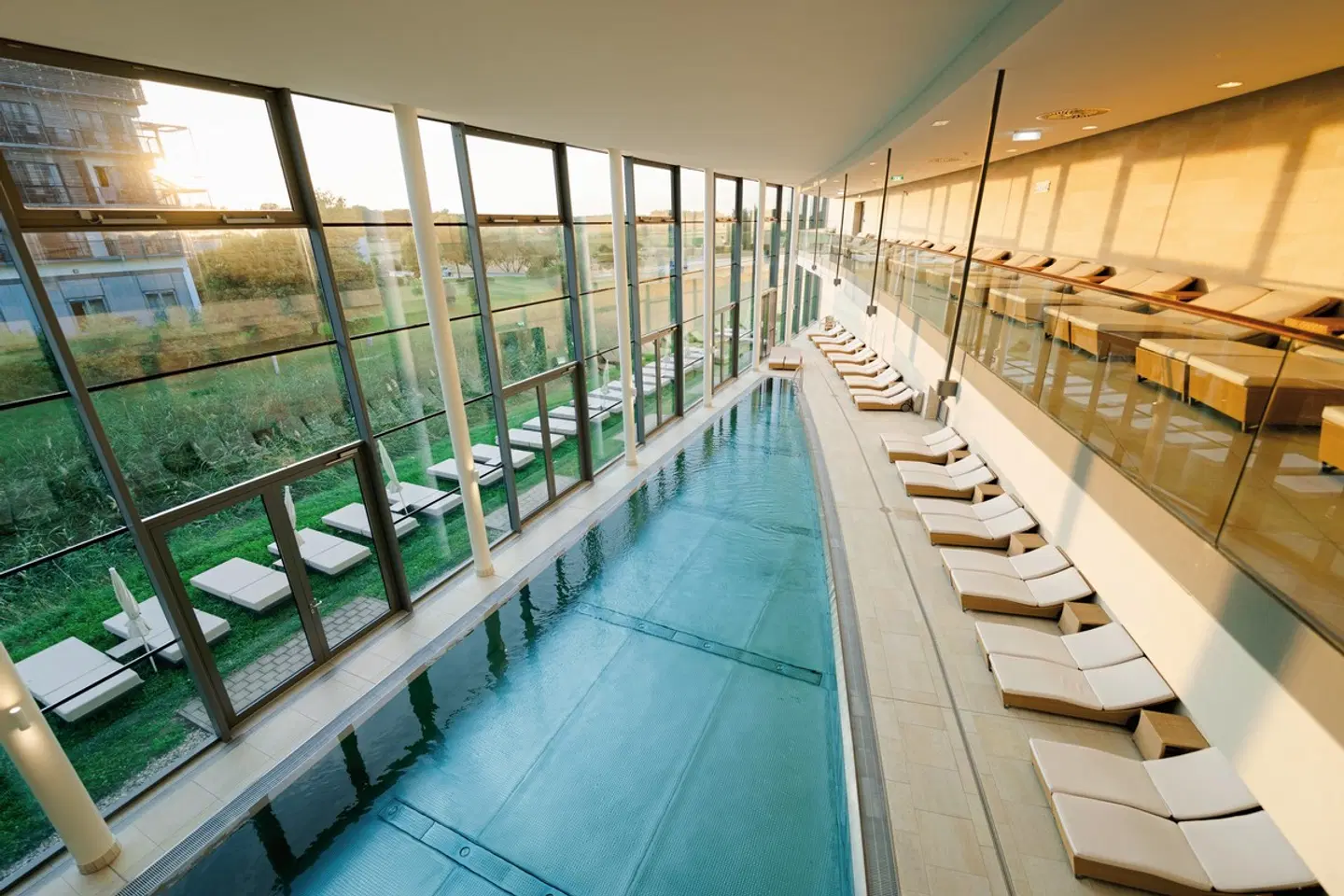 Therme Laa | Hotel | Silent Spa | Villas Hallenbad