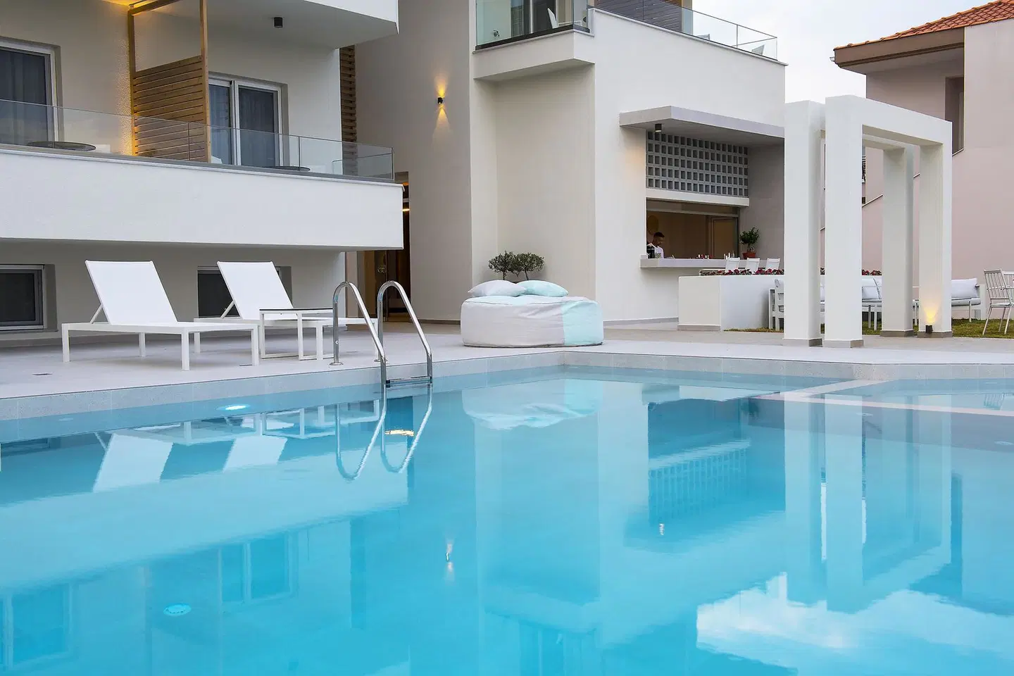 Motivo Thassos OUTDOOR_POOL