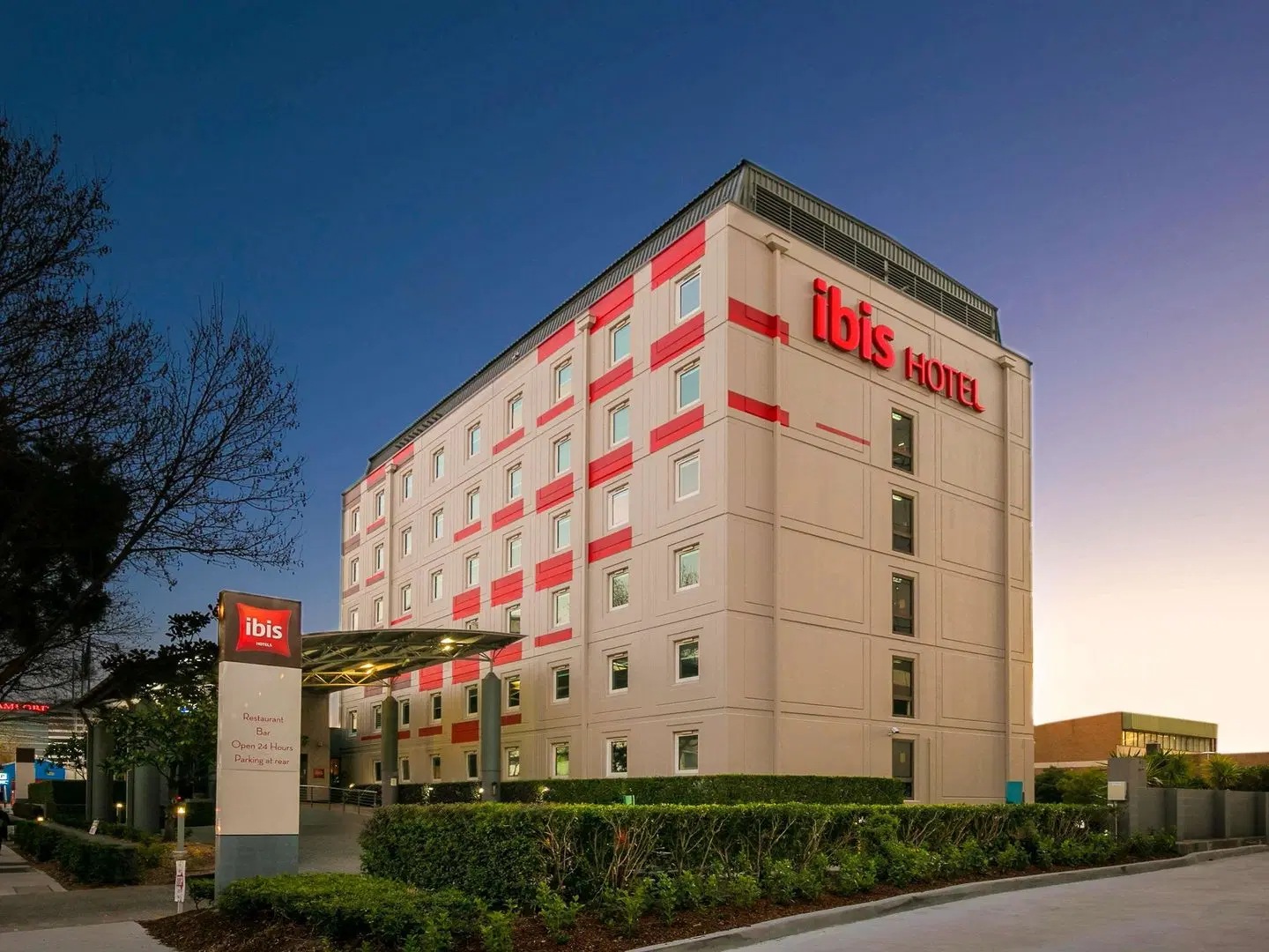 ibis Sydney Airport EXTERIOR