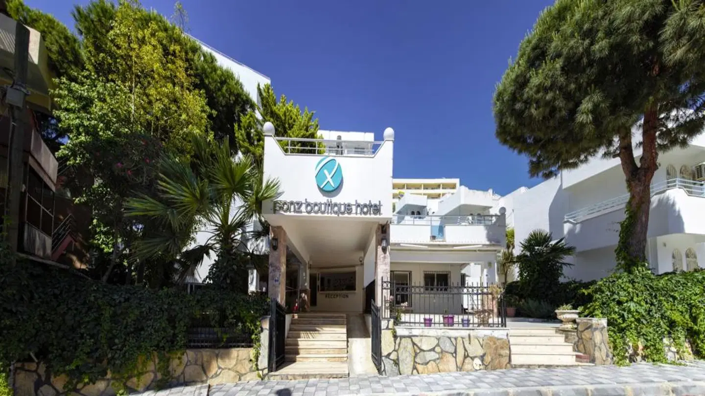 Ponz Hotel EXTERIOR