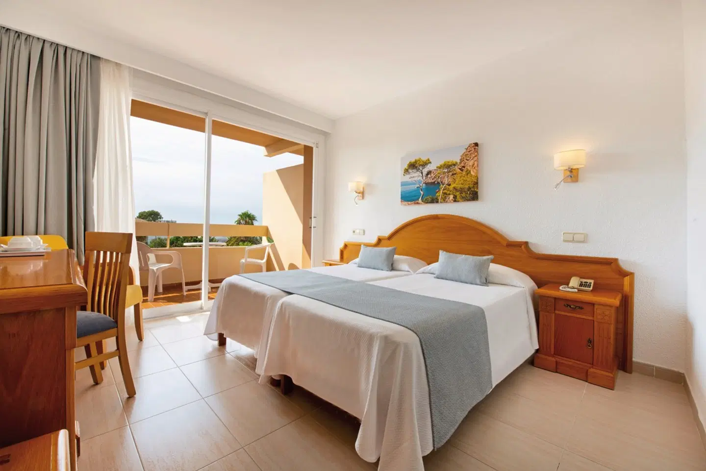 Valentin Reina Paguera ROOM_EXAMPLE