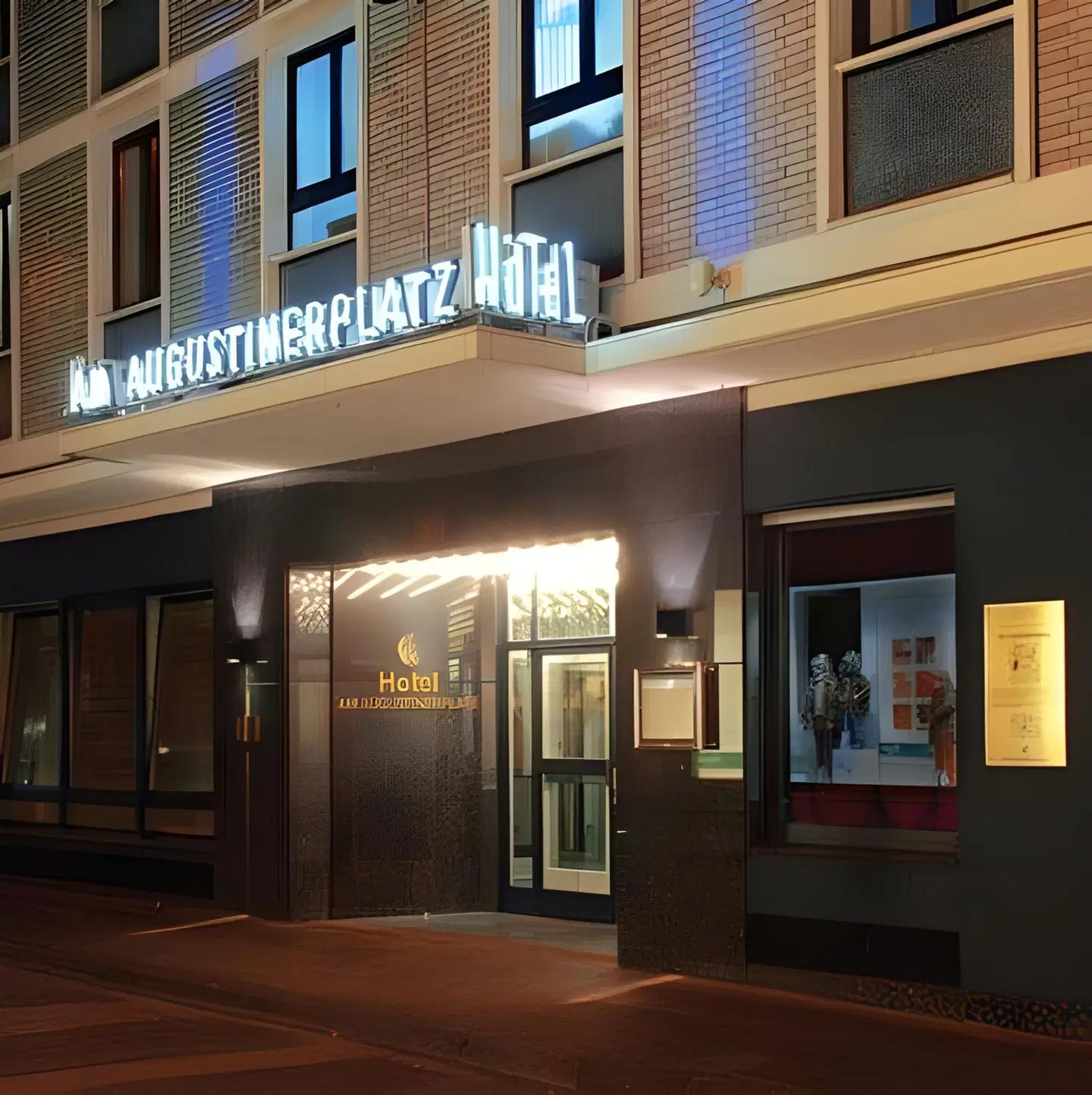 Am Augustinerplatz EXTERIOR