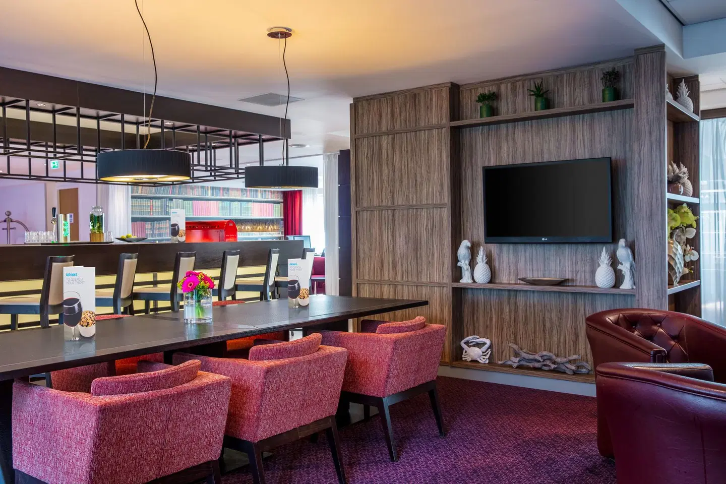 Holiday Inn Express Amsterdam - Sloterdijk Station by IHG Bar