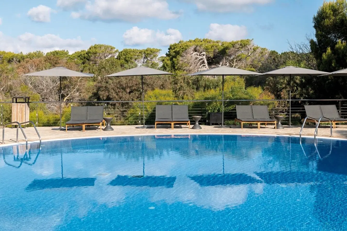 Tahiti OUTDOOR_POOL