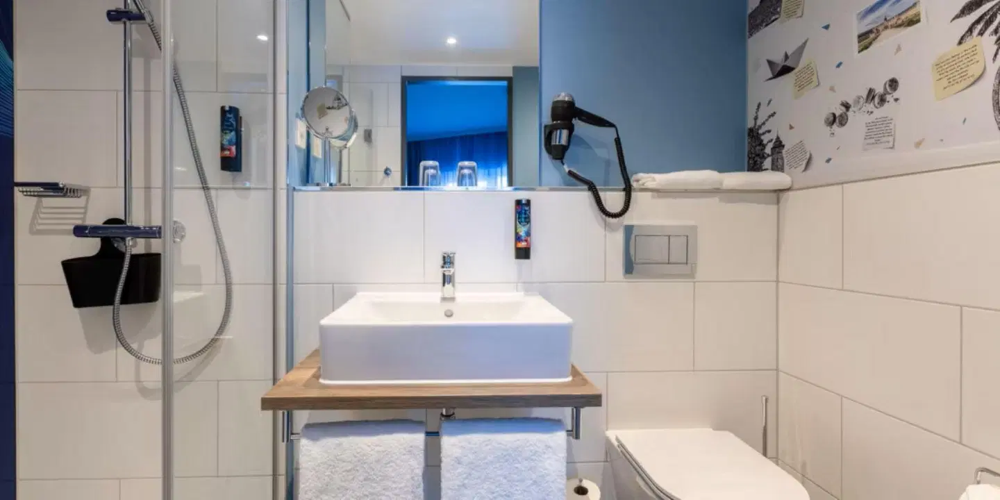 Holiday Inn - the niu, Wave Karlsruhe City Park Badezimmer