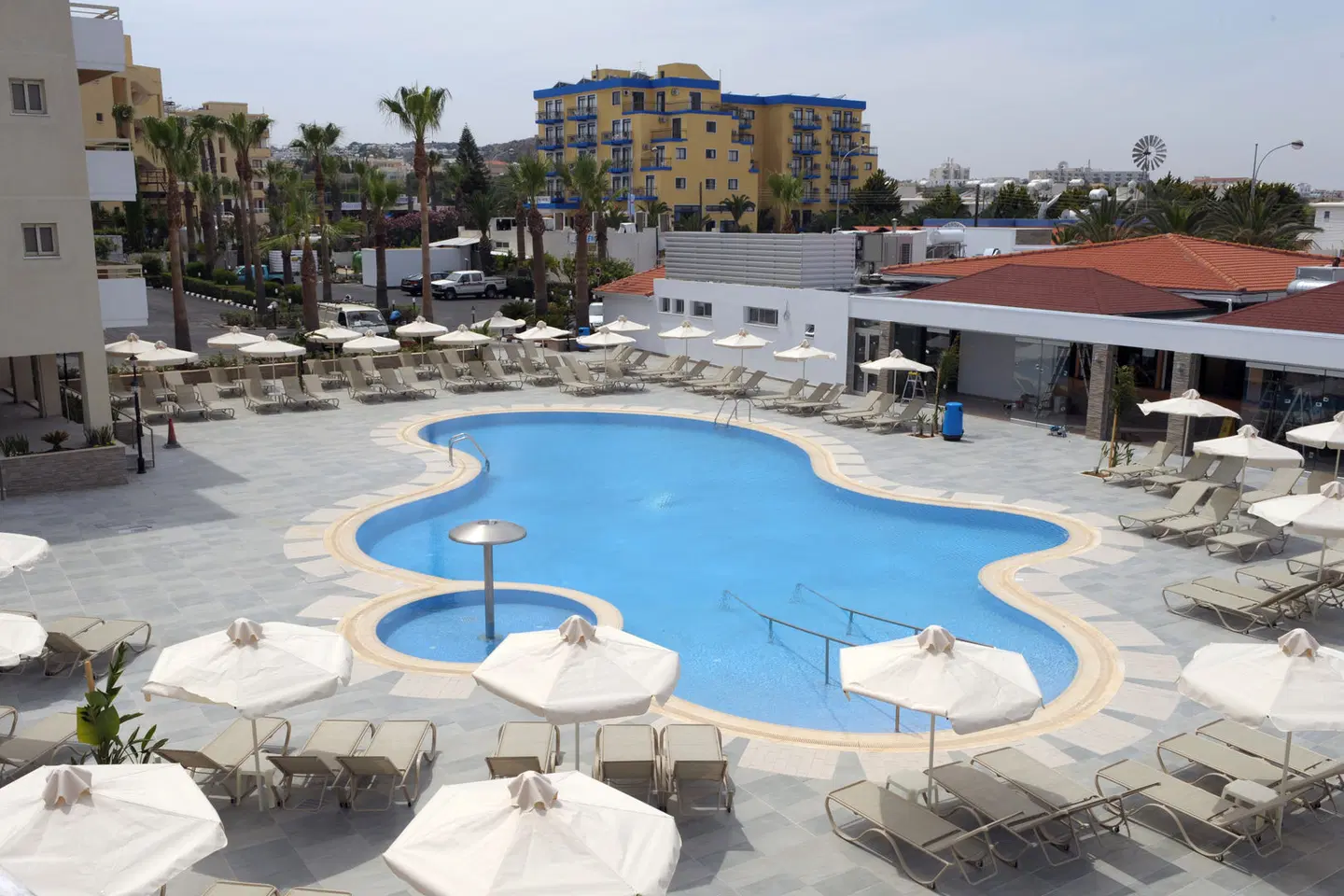 Golden Star Beach Hotel OUTDOOR_POOL