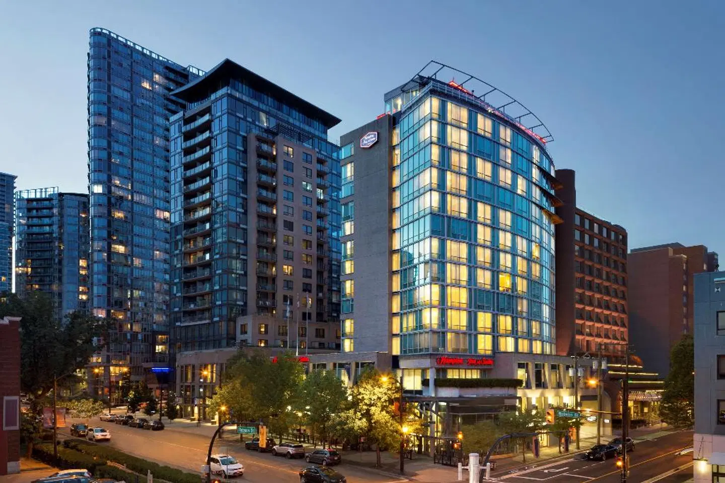 Hampton Inn & Suites by Hilton Vancouver-Downtown EXTERIOR