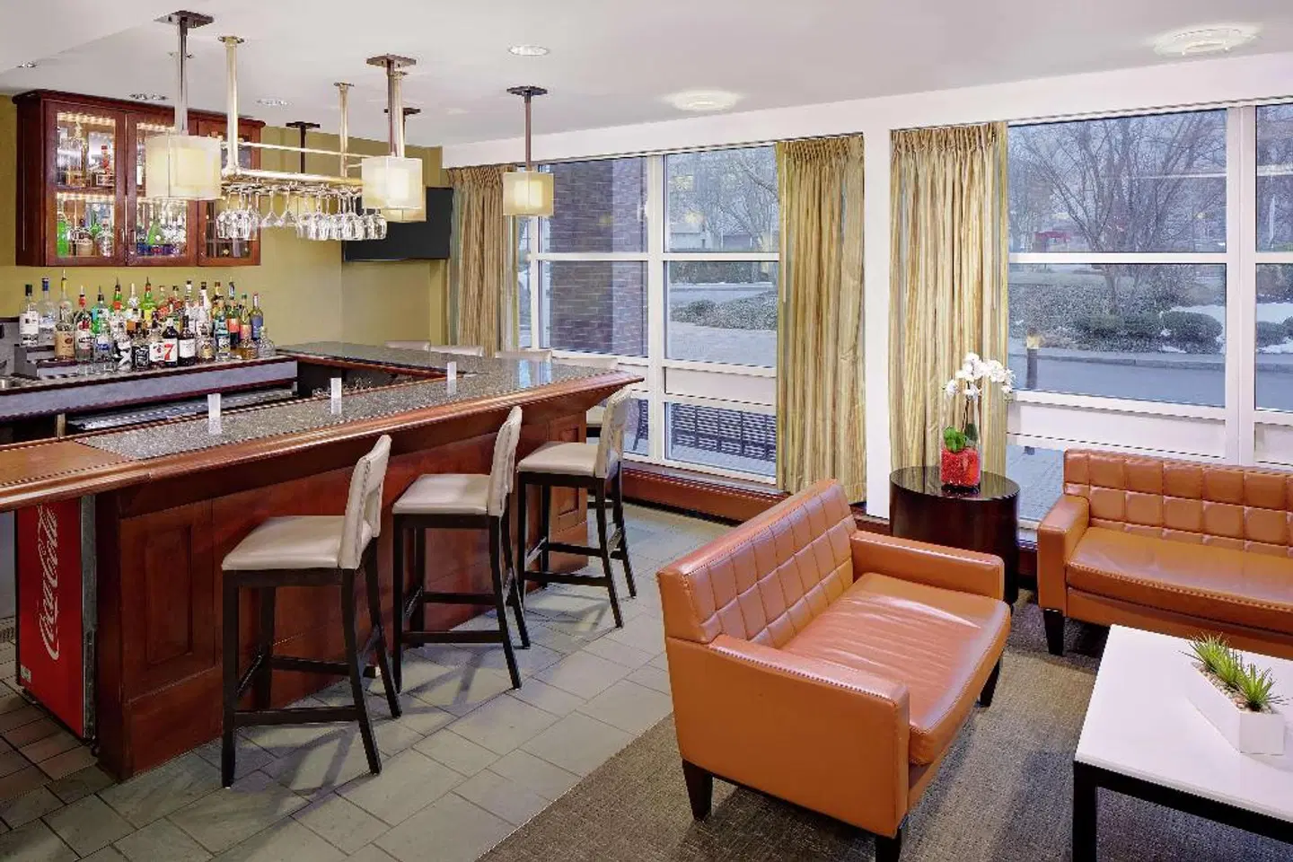 DoubleTree Club by Hilton Hotel Boston Bayside Bar