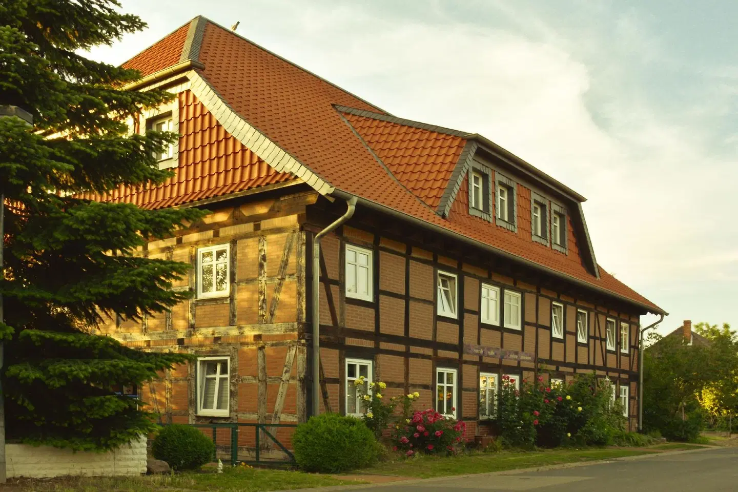Emmis Erbe EXTERIOR