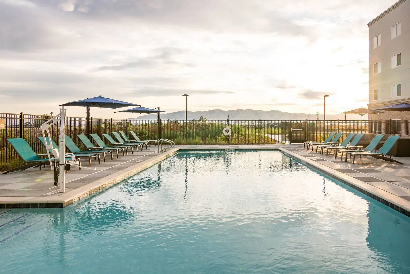 Fairfield Inn & Suites by Marriott San Jose North/Silicon Valley OUTDOOR_POOL