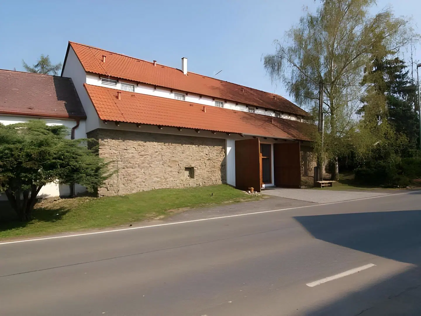 Alt pension EXTERIOR