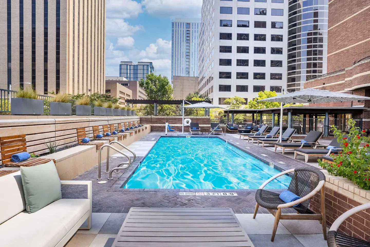 DoubleTree Suites by Hilton Austin OUTDOOR_POOL