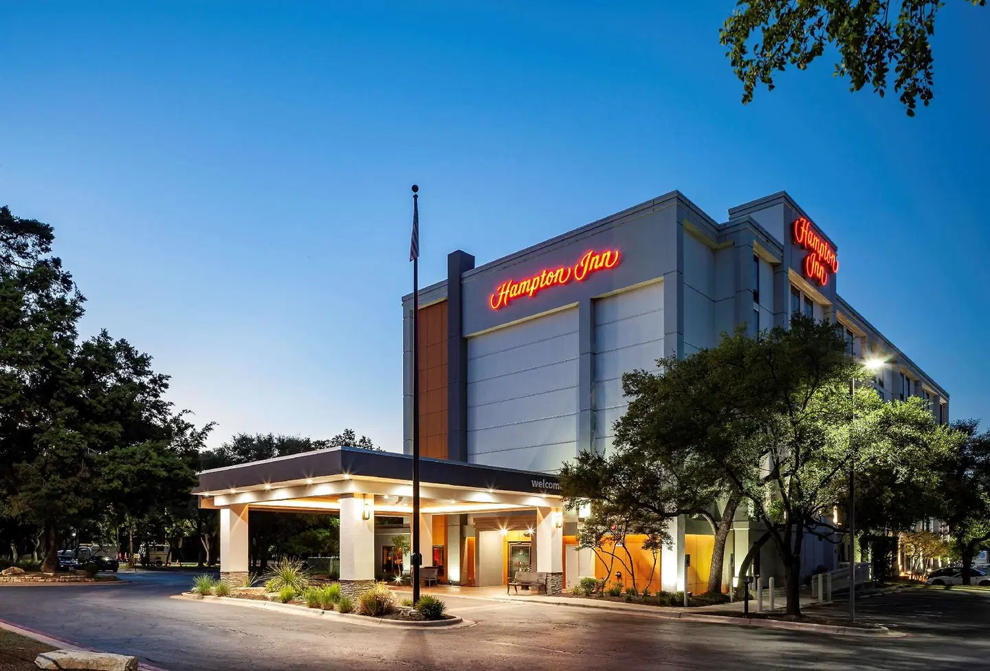 Hampton Inn Austin-NW/Arboretum EXTERIOR