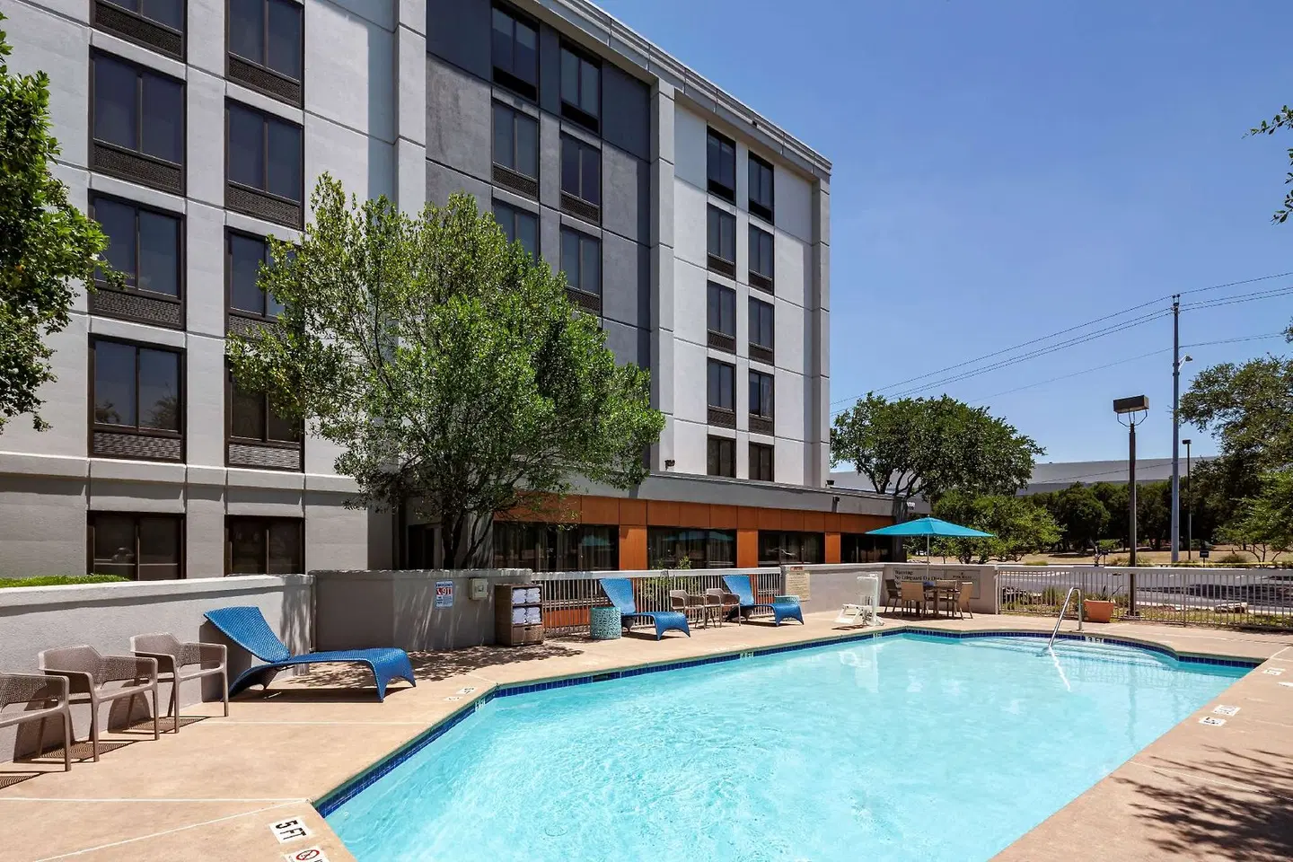 Hampton Inn Austin-NW/Arboretum OUTDOOR_POOL