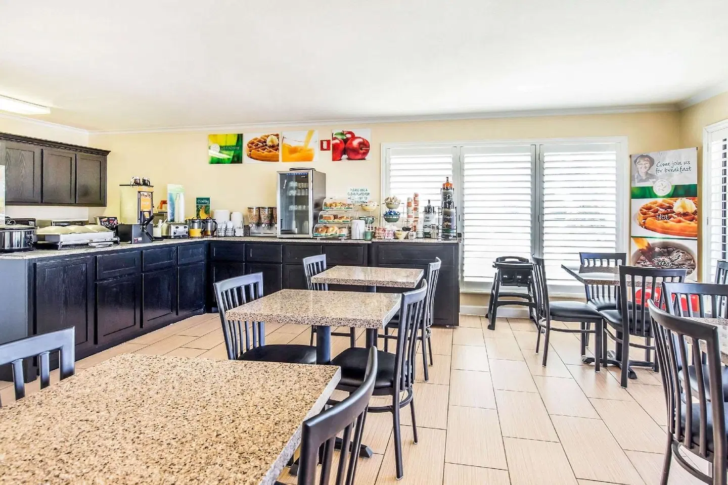 Quality Inn Bar