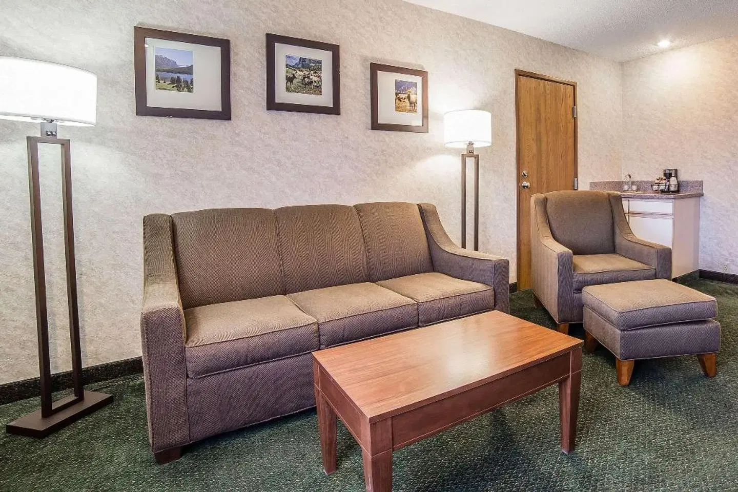 Yellowstone River Inn & Suites ROOM_EXAMPLE