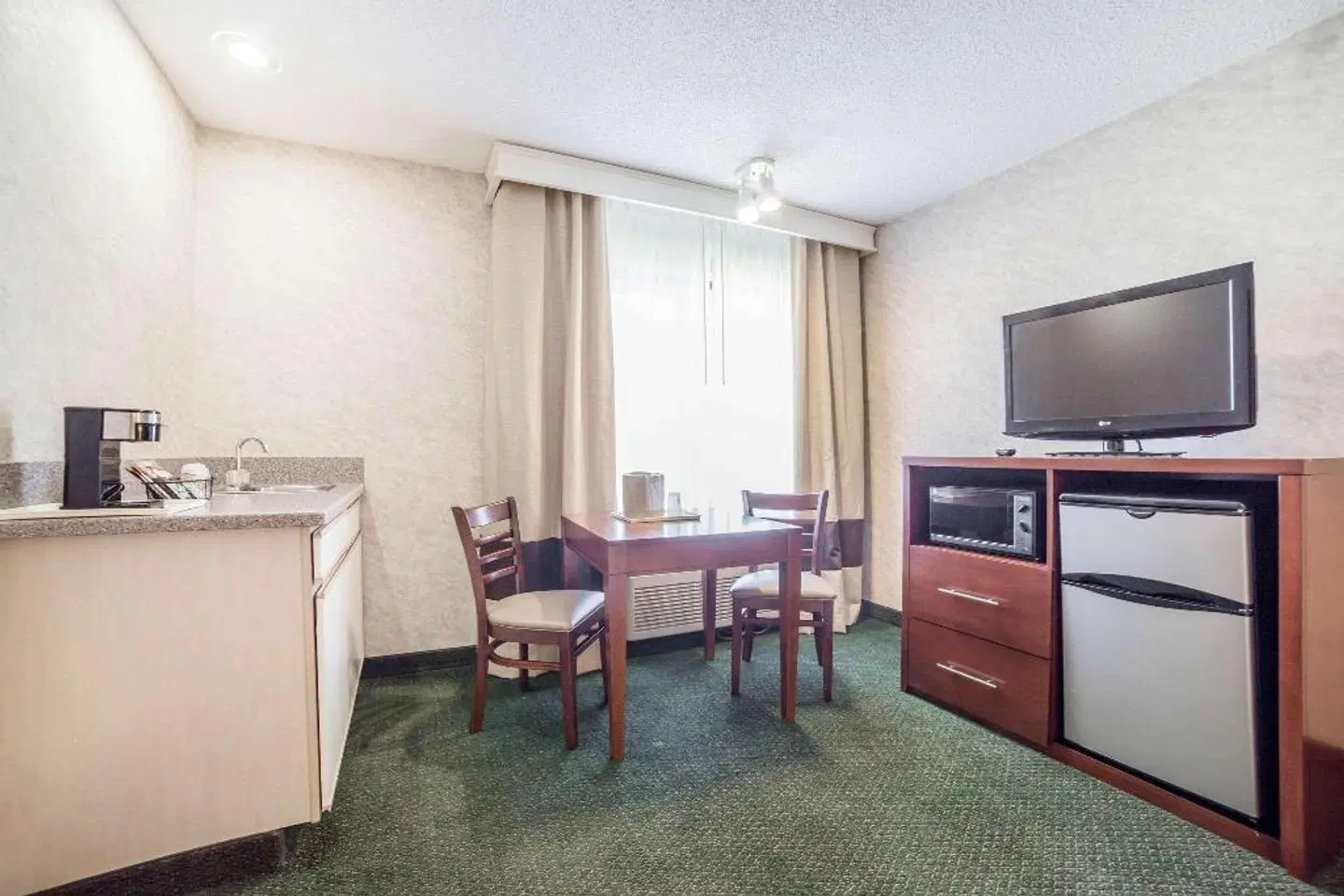 Yellowstone River Inn & Suites ROOM_EXAMPLE
