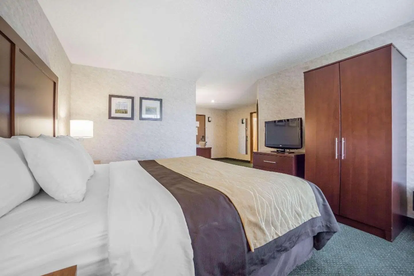 Yellowstone River Inn & Suites ROOM_EXAMPLE
