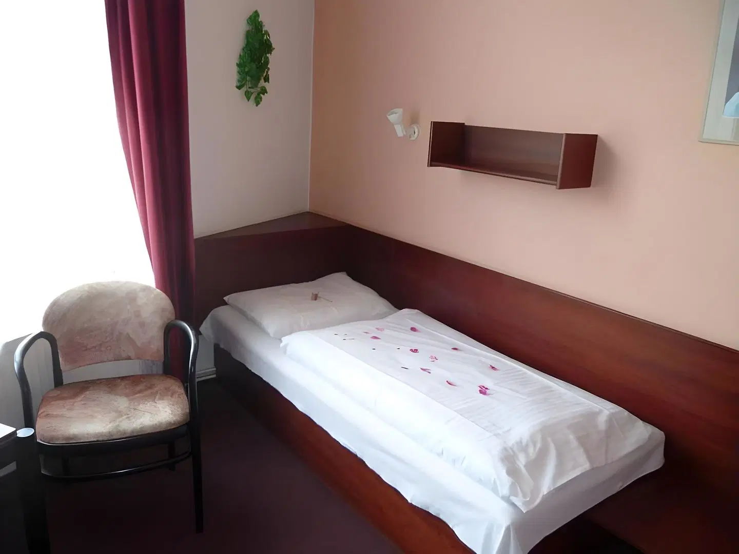 Jerabek ROOM_EXAMPLE