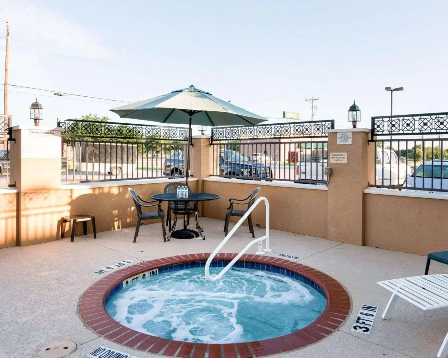 Comfort Inn & Suites OUTDOOR_POOL