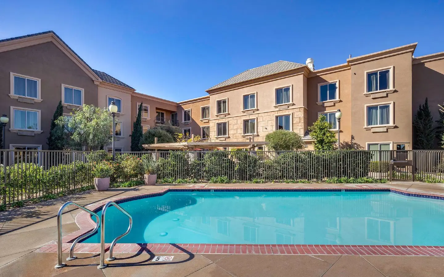 Ayres Hotel Chino Hills OUTDOOR_POOL
