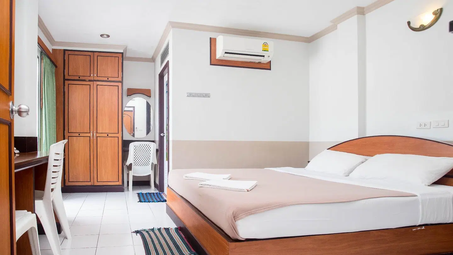 D.J. House ROOM_EXAMPLE