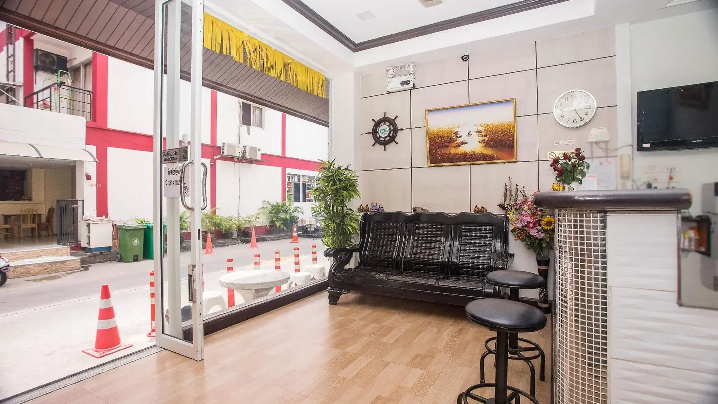 D.J. House LOUNGE_LOBBY