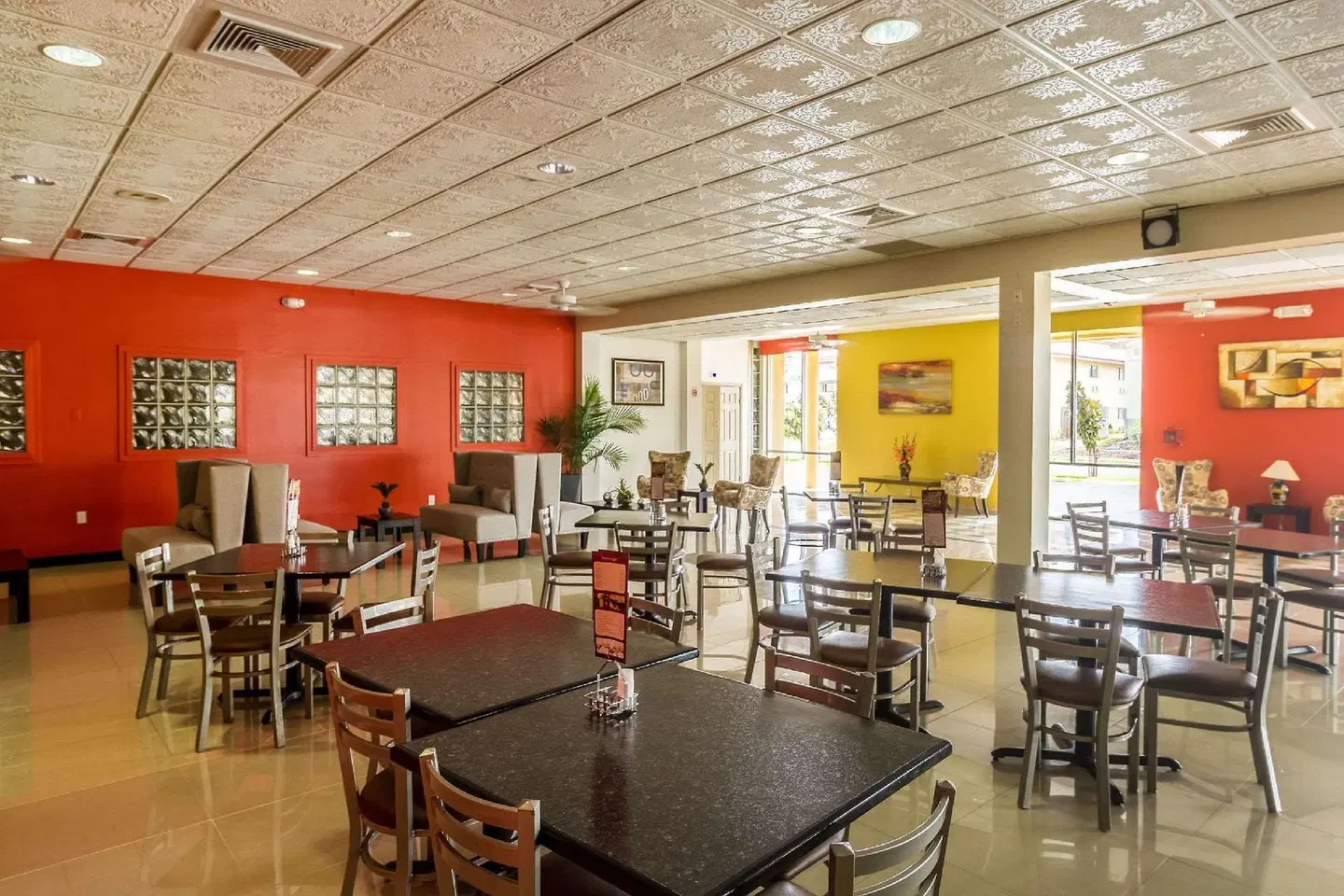 Clarion Inn near McAllen Airport Bar