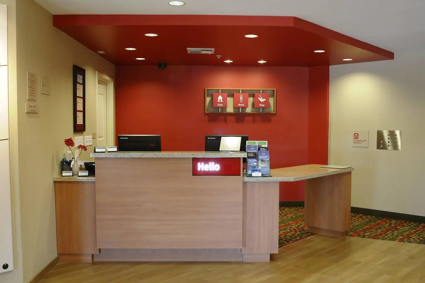 TownePlace Suites Redding LOUNGE_LOBBY