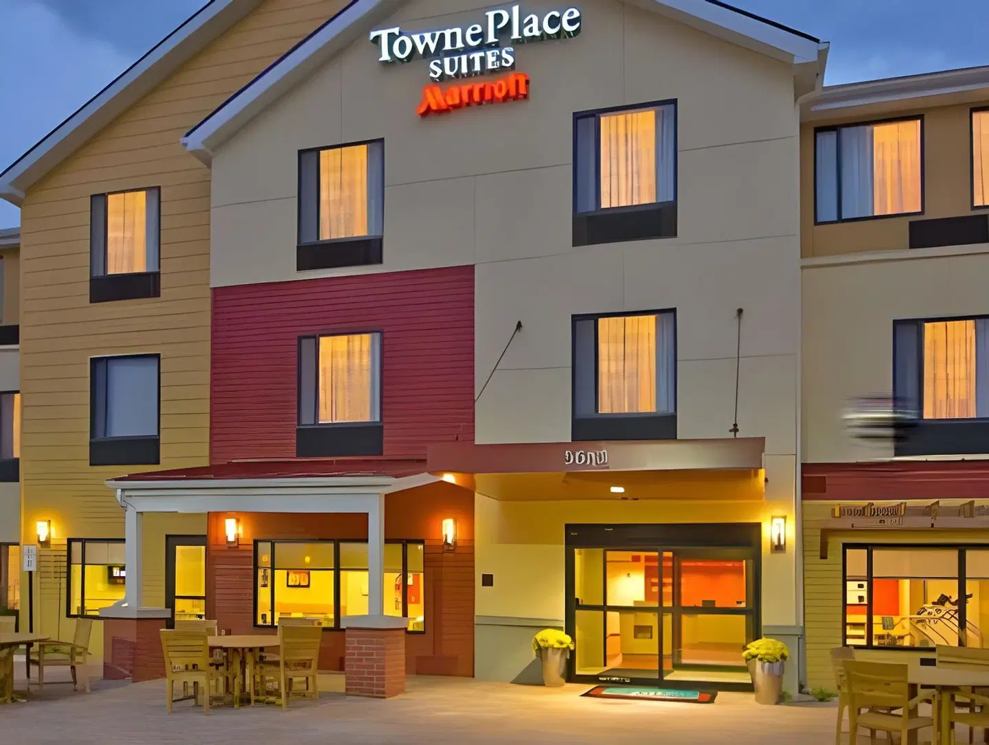 TownePlace Suites Redding EXTERIOR