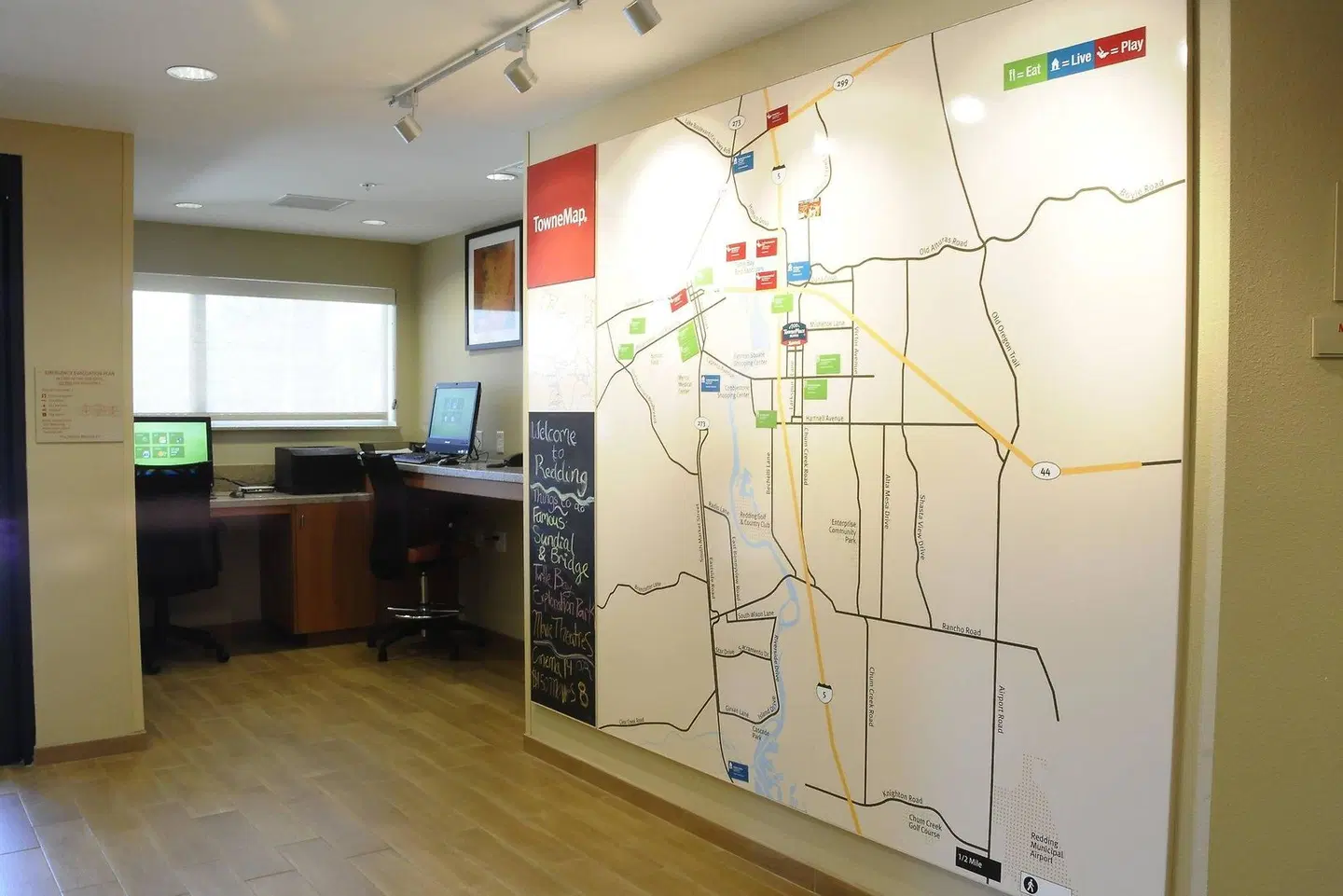 TownePlace Suites Redding LOUNGE_LOBBY