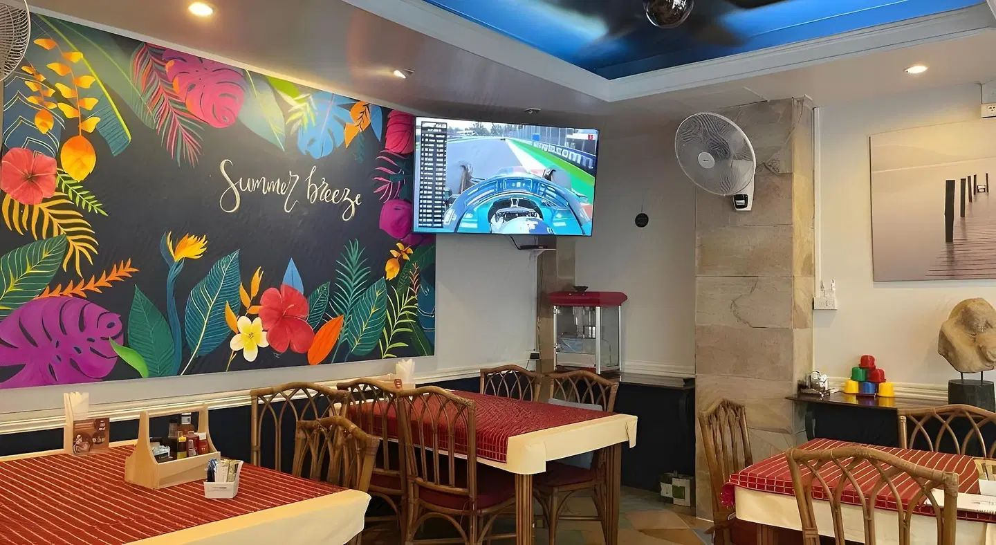 Summer Breeze Hotel Bar