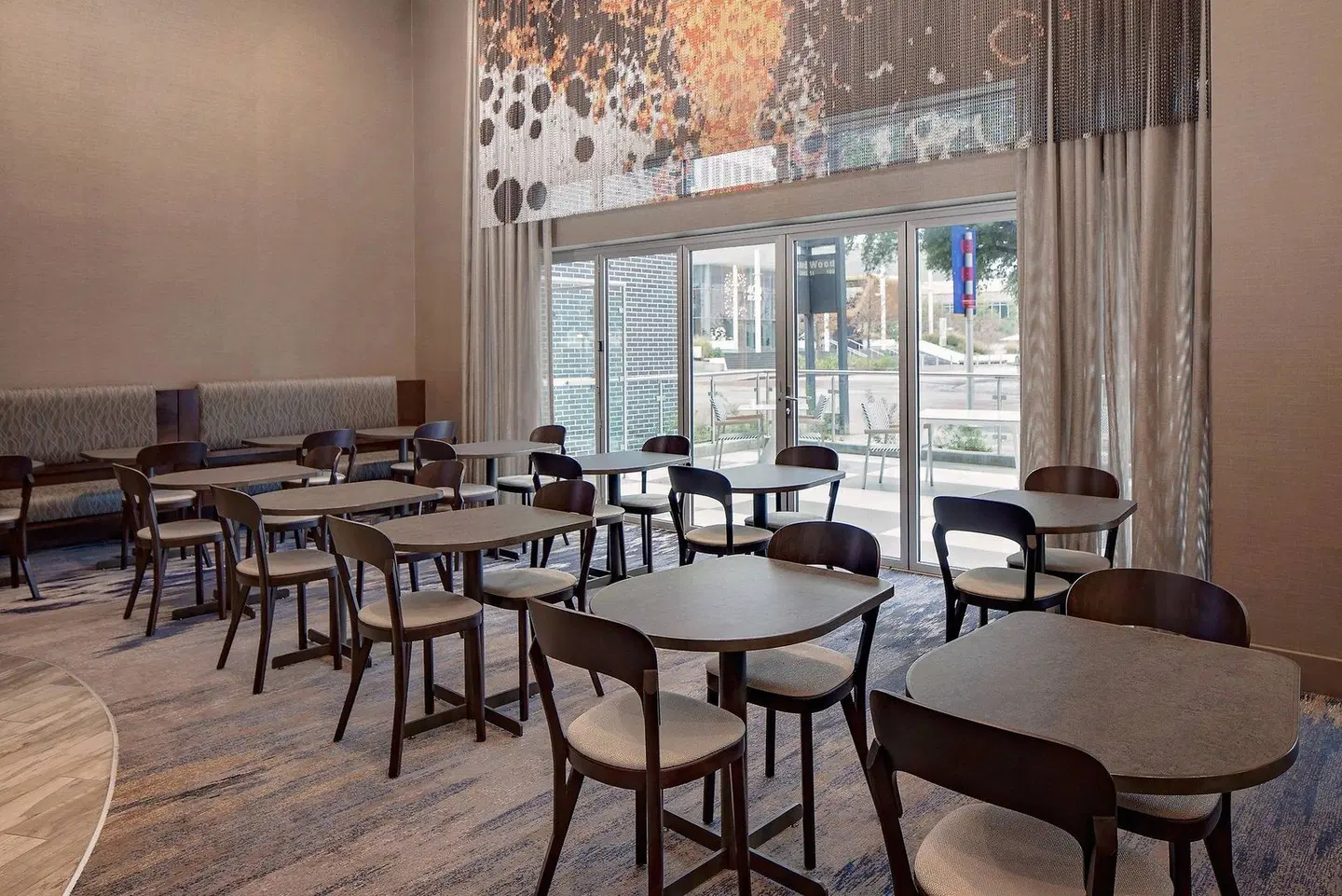 Courtyard by Marriott Dallas Downtown/Reunion District Restaurant
