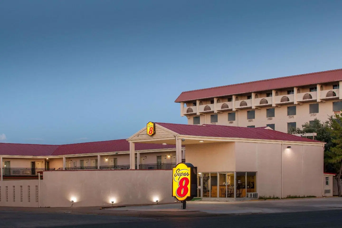 Super 8 Lubbock Civic Center North EXTERIOR