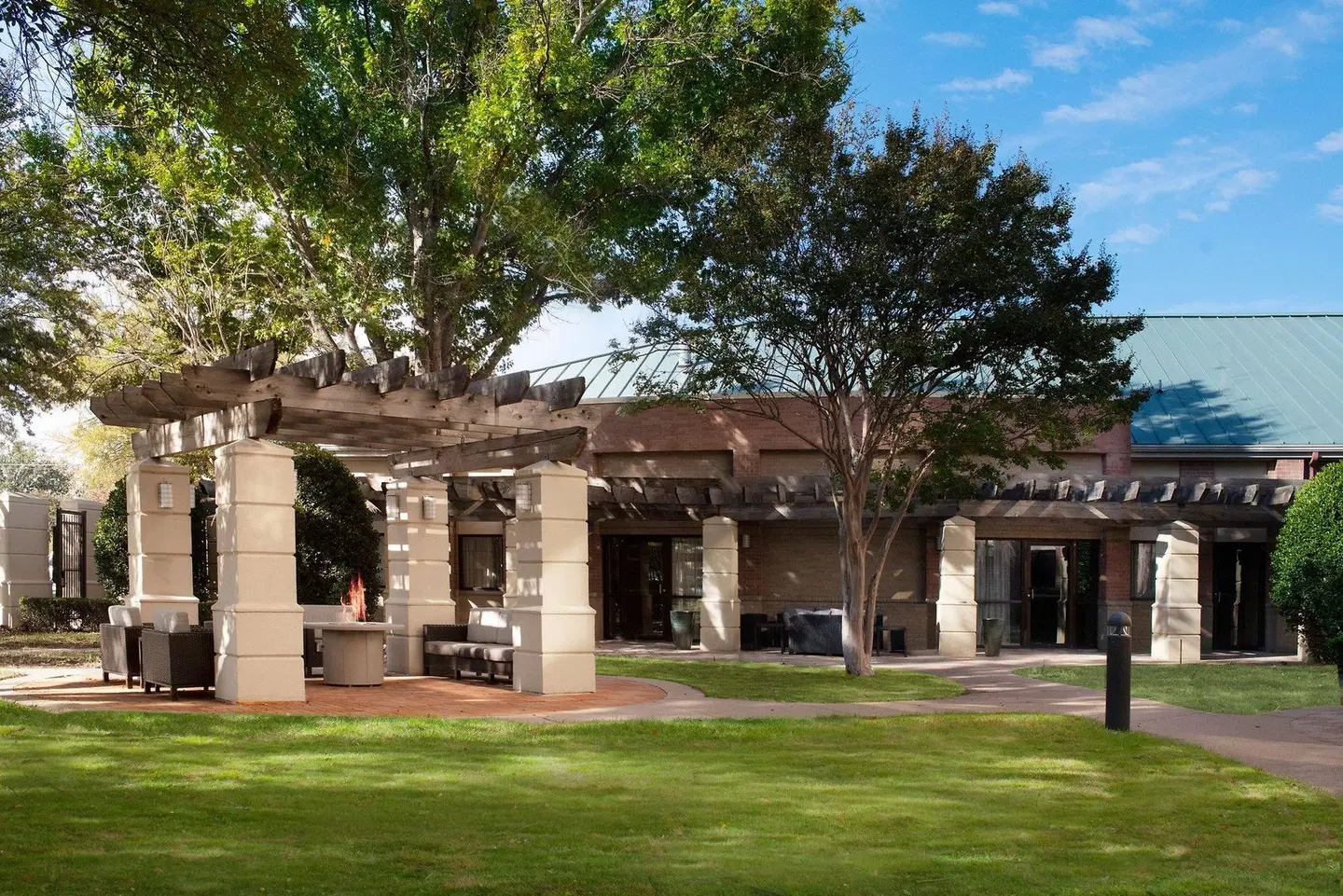 Courtyard by Marriott Dallas Addison/Quorum Drive EXTERIOR