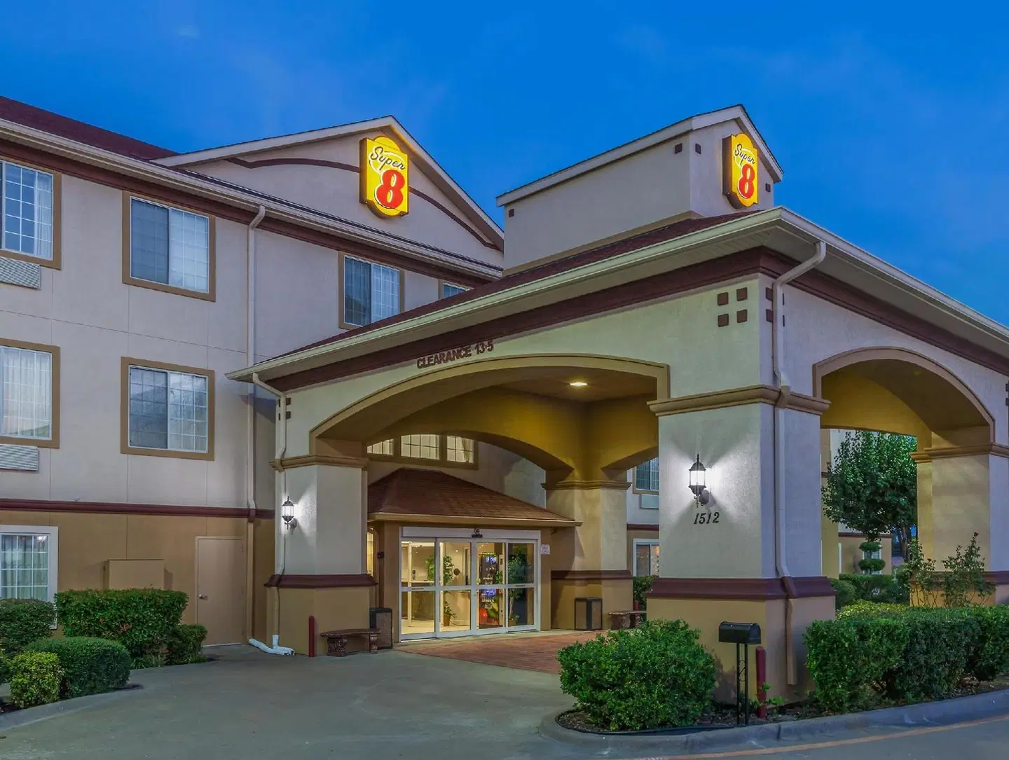 Super 8 by Wyndham Hillsboro TX EXTERIOR