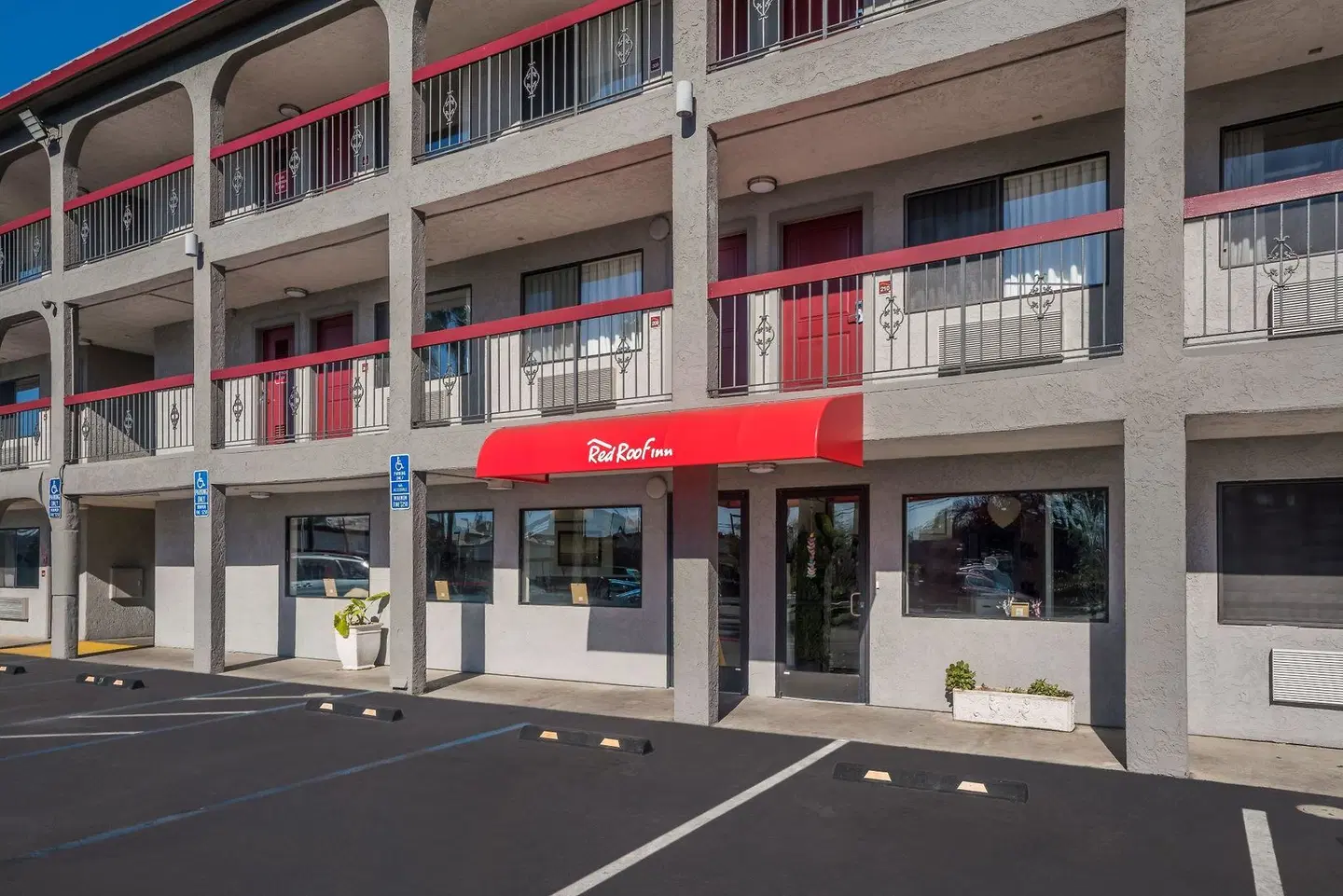 Red Roof Inn Stockton EXTERIOR