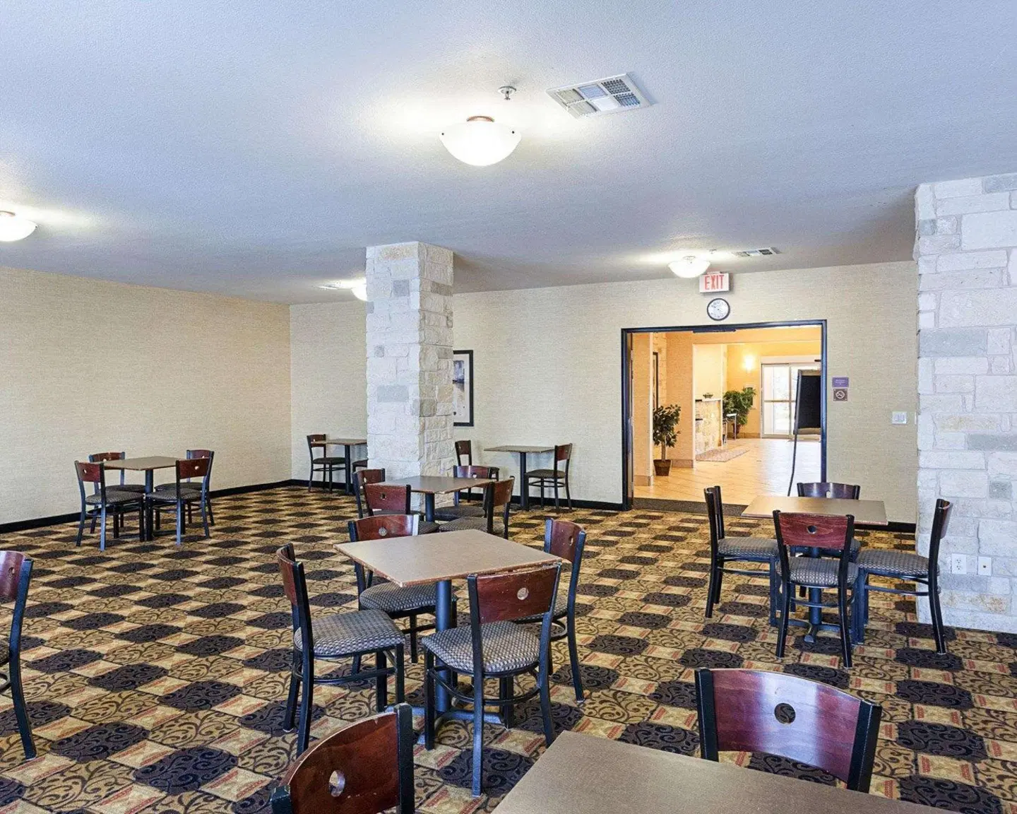 Comfort Suites San Antonio North Stone Oak Bar