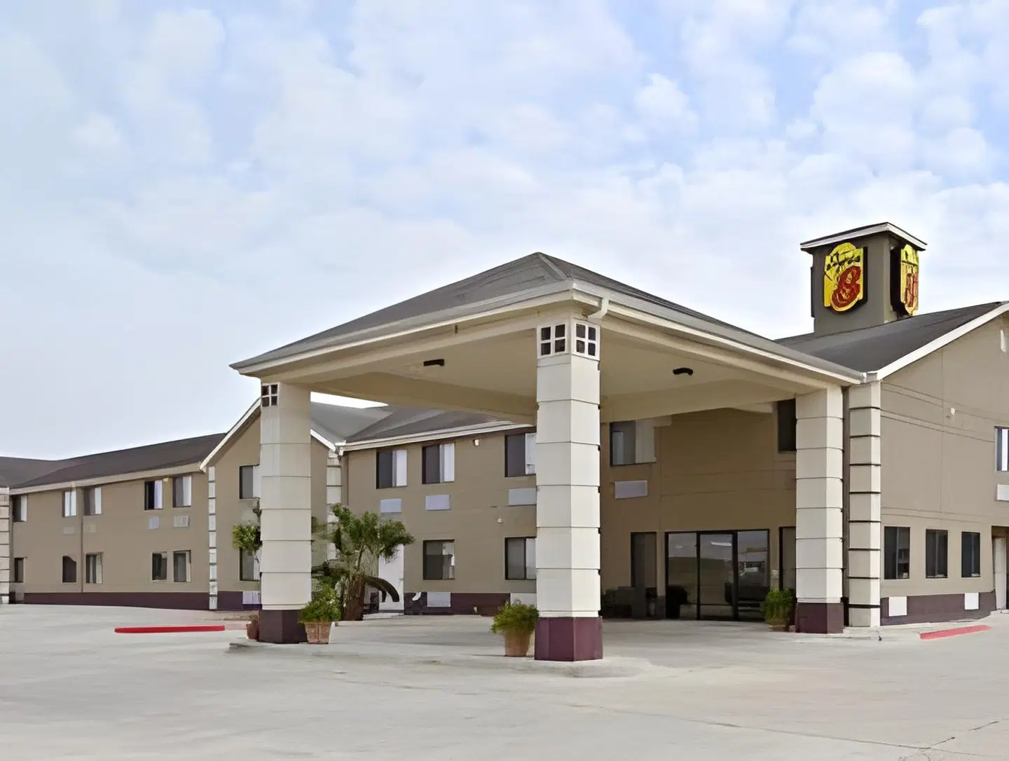 Super 8 Victoria/North/Mall Area EXTERIOR