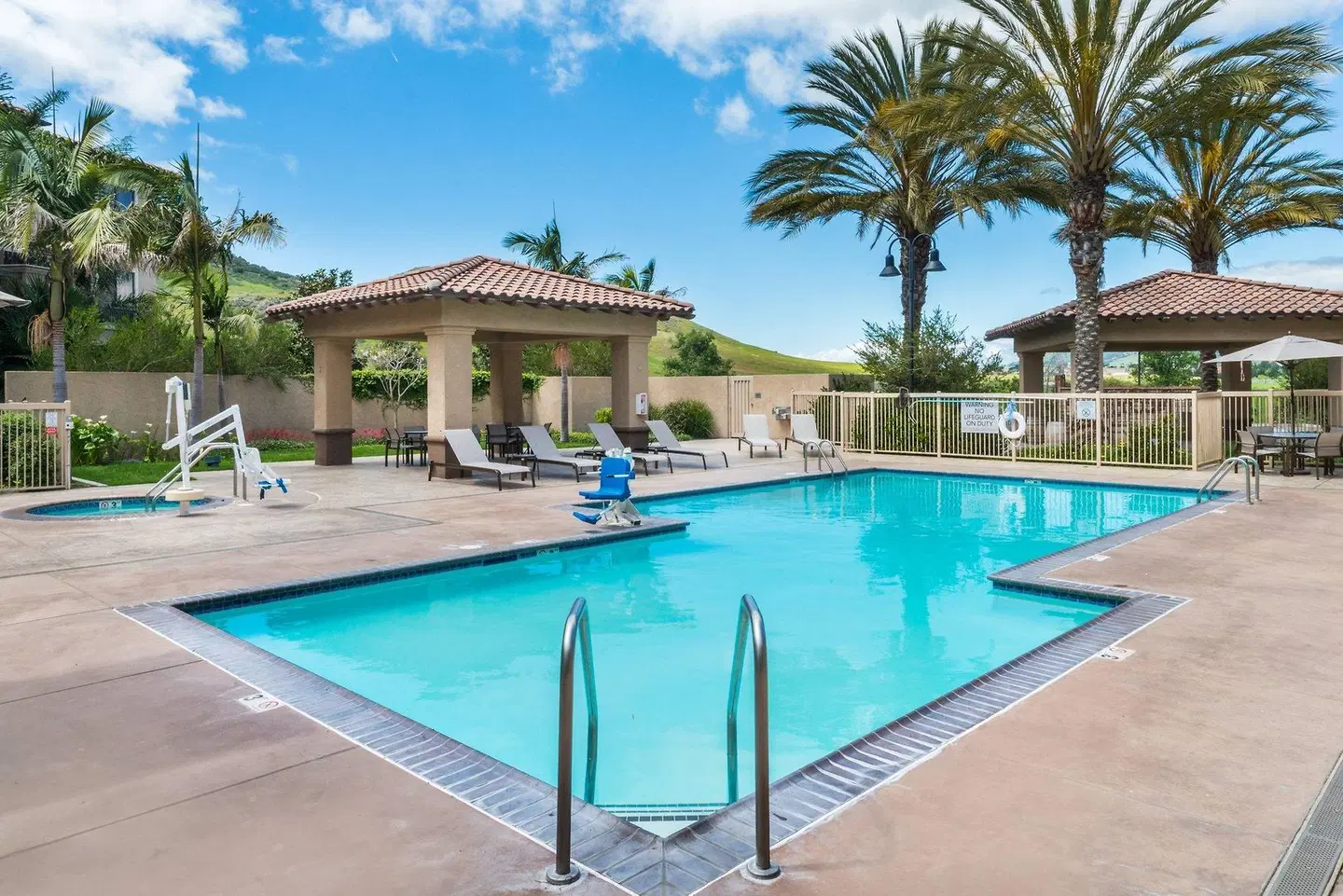 Courtyard by Marriott San Luis Obispo OUTDOOR_POOL