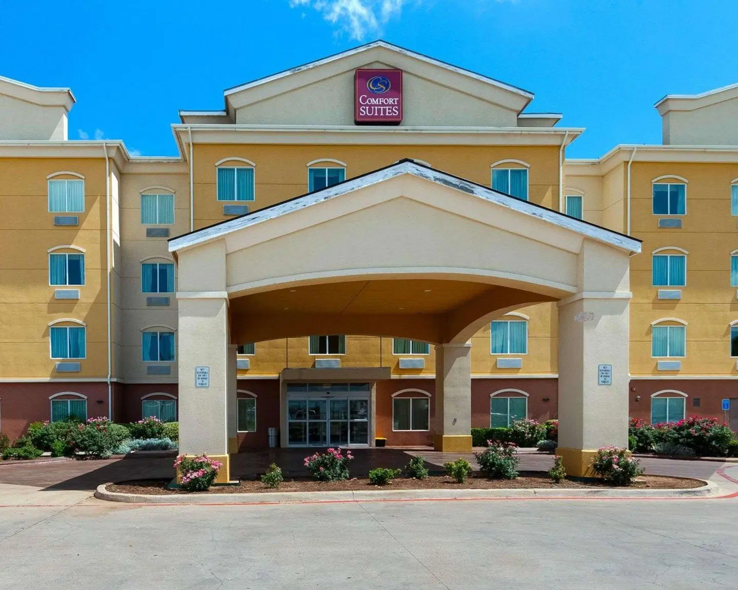 Comfort Suites University EXTERIOR