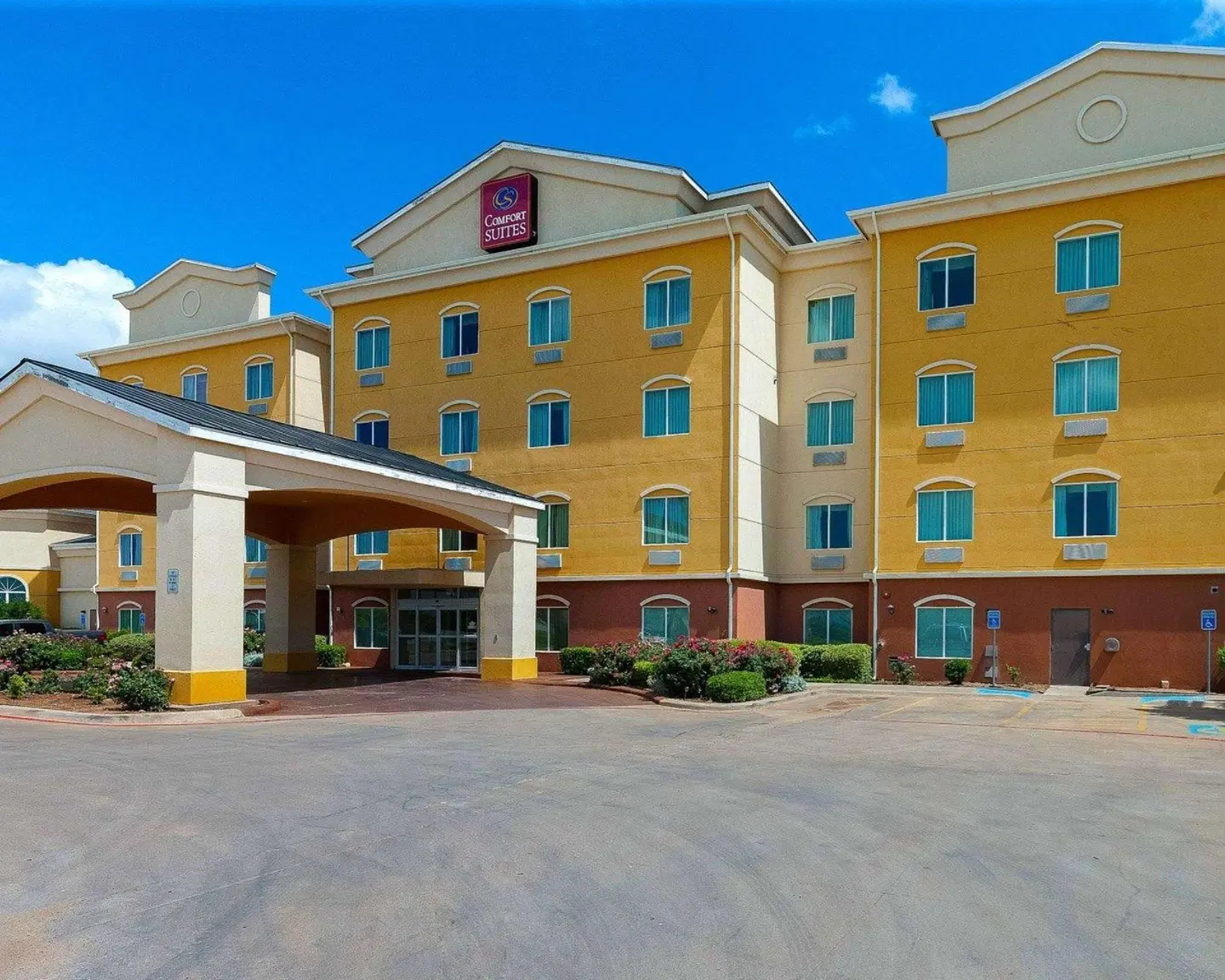Comfort Suites University EXTERIOR
