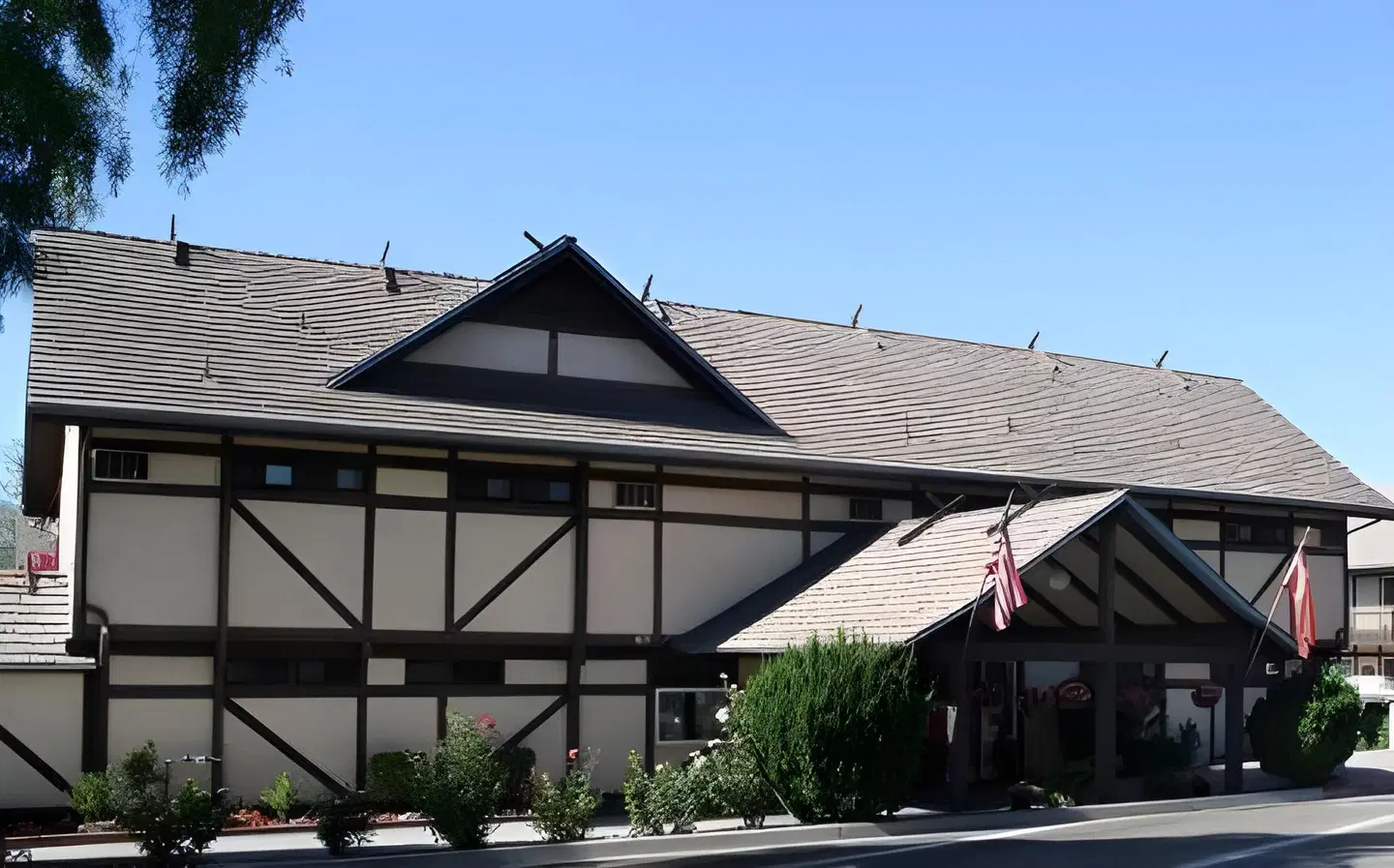 King Frederik Inn EXTERIOR