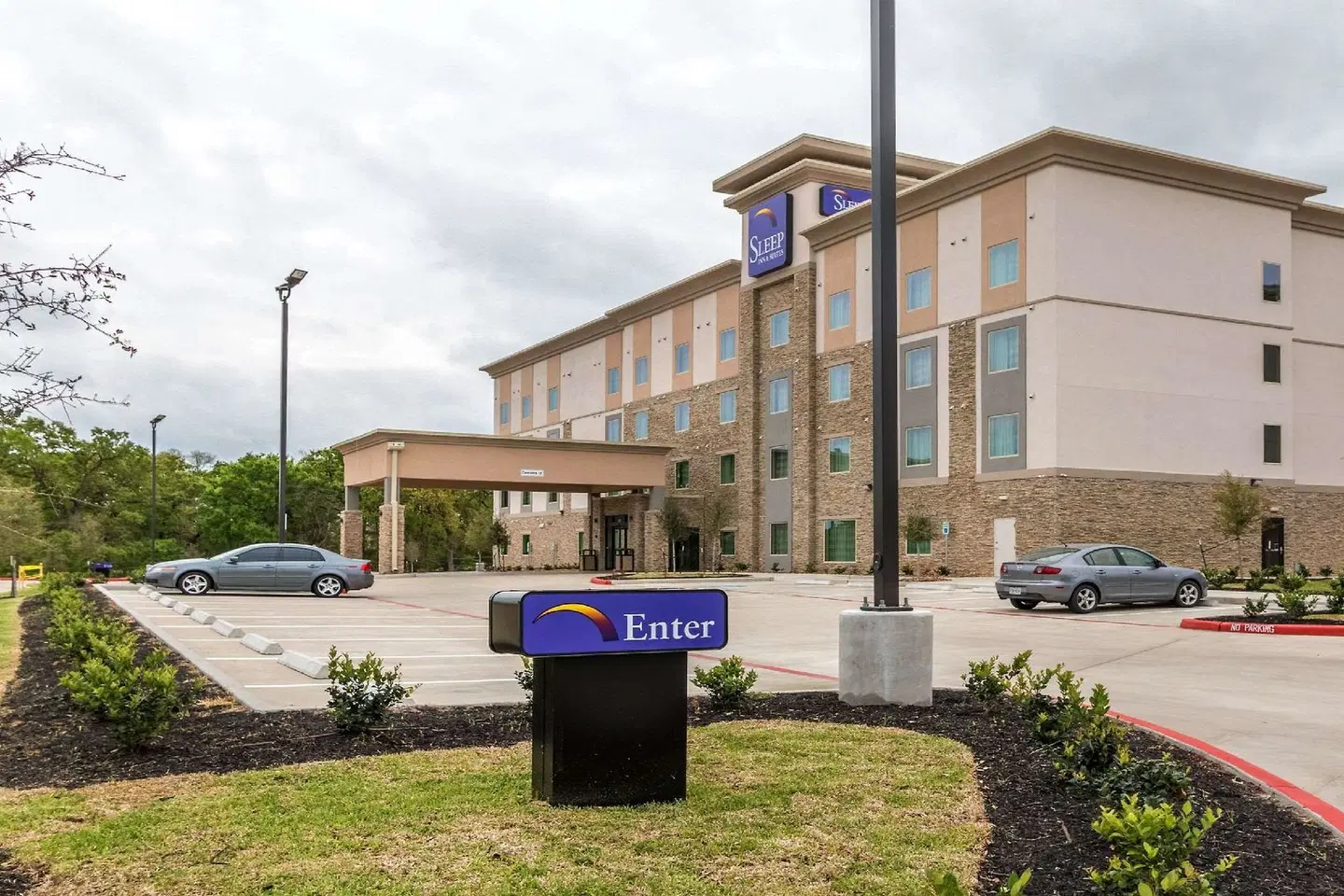 Sleep Inn & Suites EXTERIOR